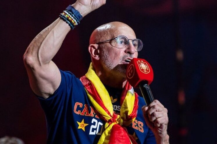 Luis de la Fuente après le sacre mondial de l’Espagne en 2026.