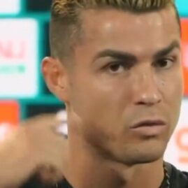 Cristiano Ronaldo répondant aux médias avec la sélection portugaise