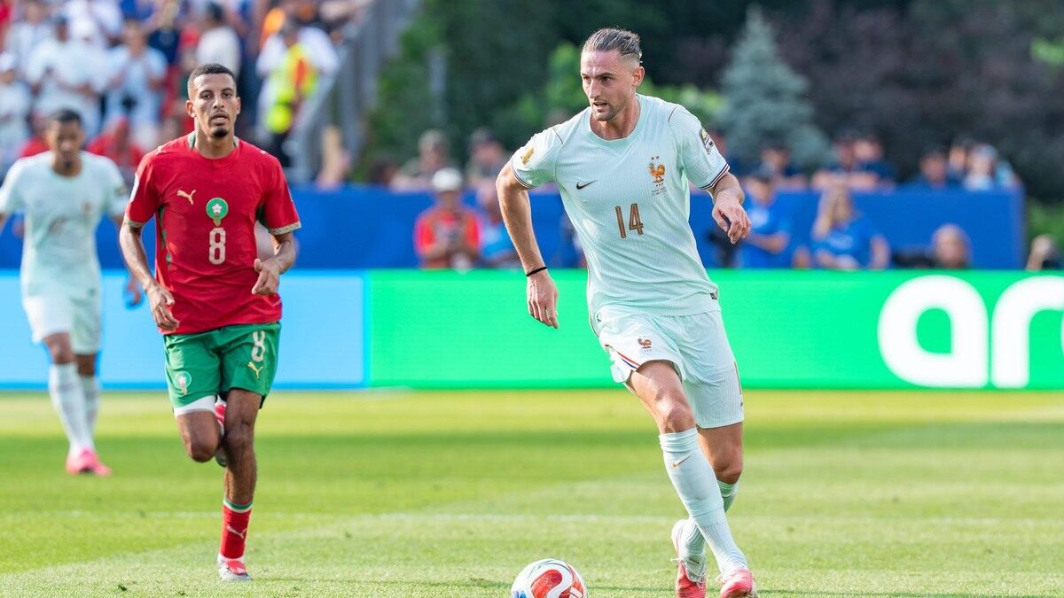Adrien Rabiot en action avec la sélection française