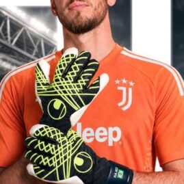 Neto en tenue de gardien de la Juventus après l’accord pour son retour