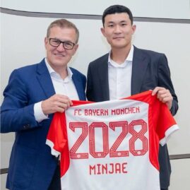 Kim Min-jae avec un maillot du Bayern Munich