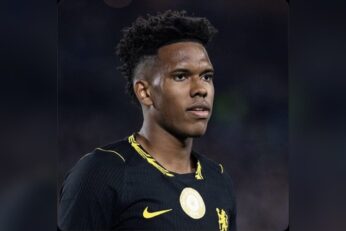 Estêvão sous le maillot de Chelsea.