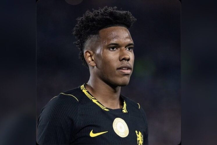 Estêvão sous le maillot de Chelsea.