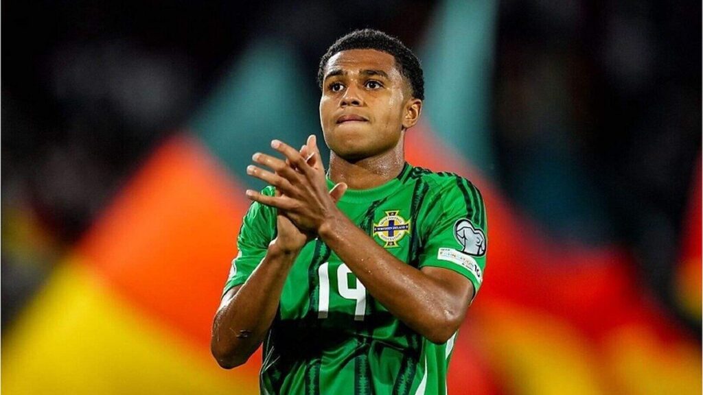 Irlande du Nord : les frères Charles font basculer un match fou