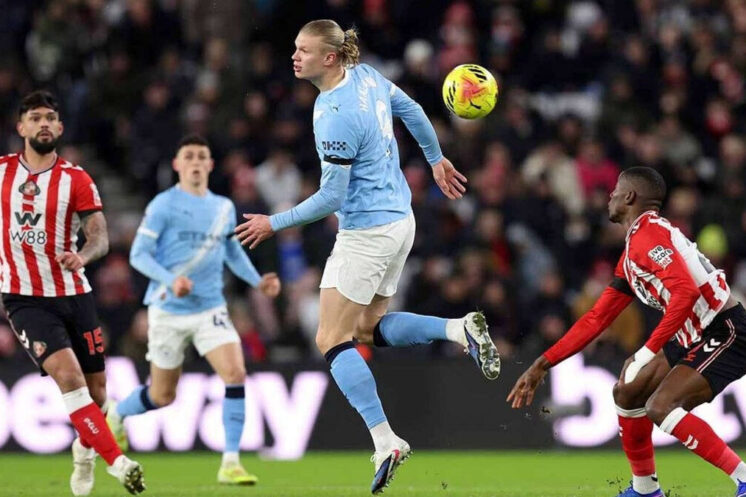 Erling Haaland face à Sunderland sous le maillot de Manchester City, dans une affiche devenue spectaculaire entre les deux équipes.