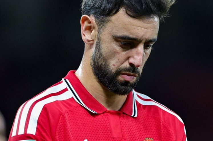 Bruno Fernandes avec Manchester United. Les Red Devils ne comptent que cinq points après cinq journées de Premier League.