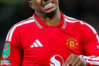 Manchester United a laissé échapper une avance de deux buts avant de s’incliner contre Brighton en Coupe de la Ligue.