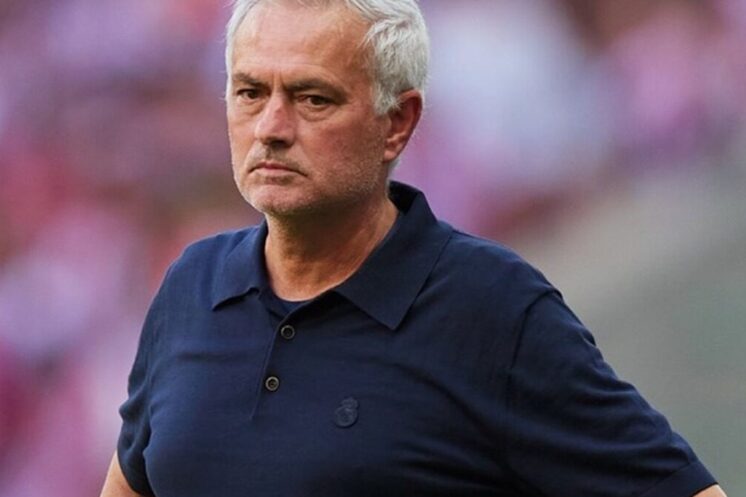 José Mourinho sur le bord du terrain pendant un match du Real Madrid