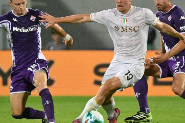 Naples face à la Fiorentina. Le Napoli a été tenu en échec 1-1 et reste bloqué à sept points après cinq journées.