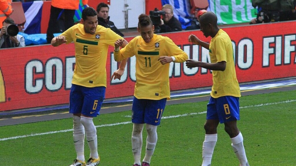 Pourquoi enlever son maillot pour célébrer un but peut-il coûter un carton jaune ?