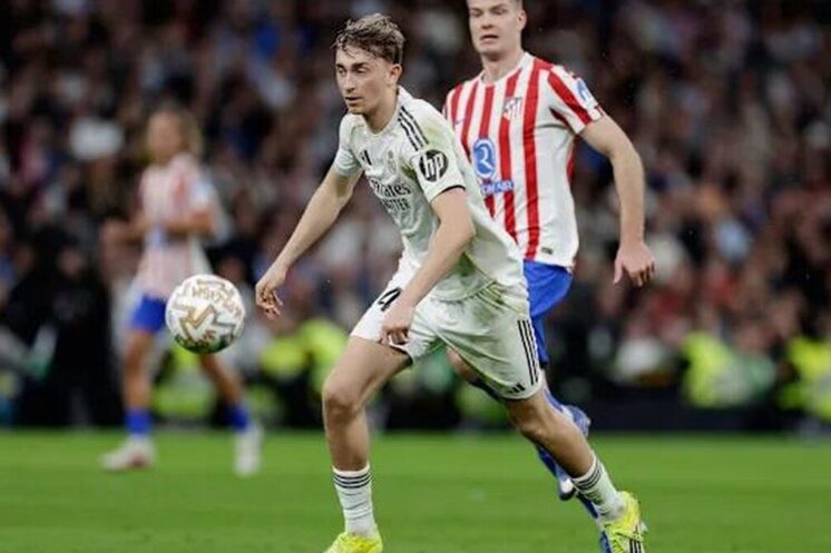 Dean Huijsen en action avec le Real Madrid face à l’Atlético