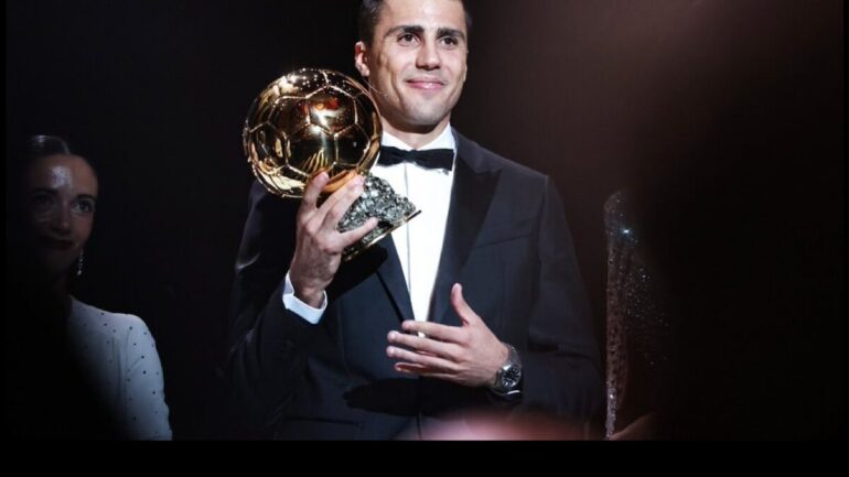 Rodri rappelle que le Ballon d’Or se gagne sur le terrain, pas dans les déclarations