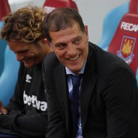 Slaven Bilić sur le bord d’un terrain