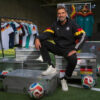 Jürgen Klopp dans un portrait officiel de la fédération allemande, entouré de maillots