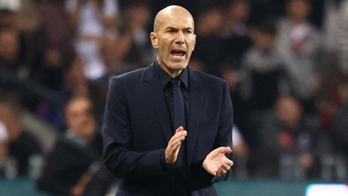 Zinédine Zidane sélectionneur de l’équipe de France contre la Turquie
