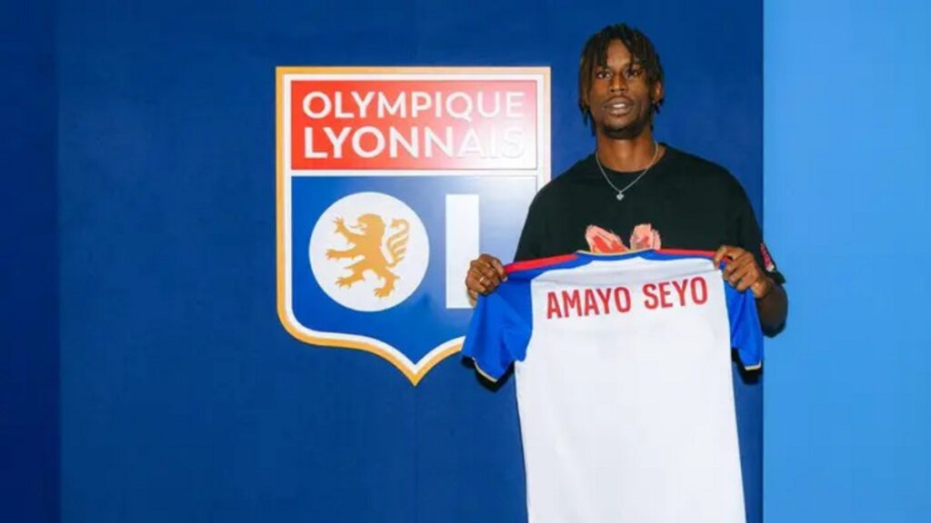 Amayo Seyo signe son premier contrat professionnel avec l’Olympique Lyonnais