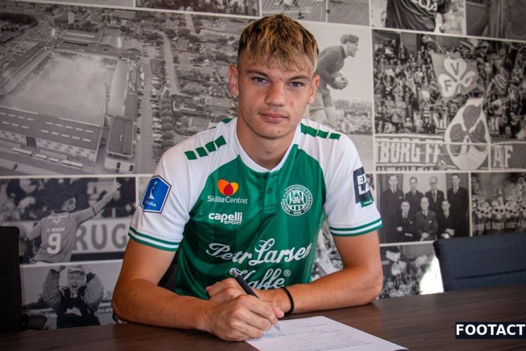 Srdjan Kuzmić lors de sa présentation à Viborg FF