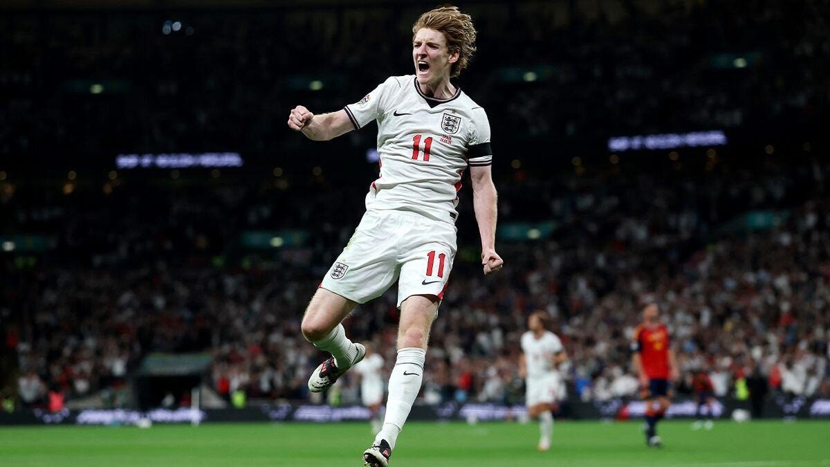 Anthony Gordon célèbre un but avec l’Angleterre