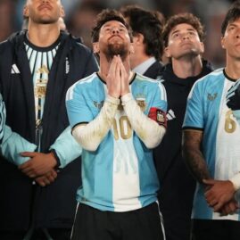 Lionel Messi et ses coéquipiers argentins lors de la cérémonie d’adieu au Monumental