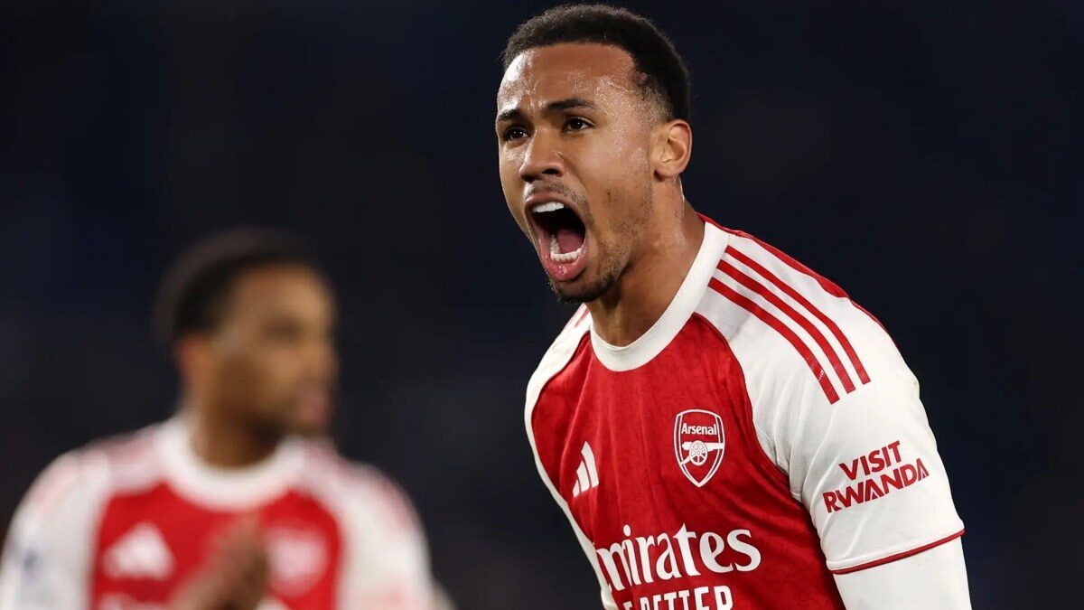Un joueur d’Arsenal célèbre pendant un match de Premier League.