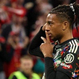 Michael Olise sous le maillot du Bayern Munich, photographie d’archive