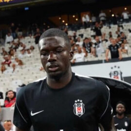 Un joueur sous les couleurs de Beşiktaş dans une photographie d’archive issue d’une publication sociale.