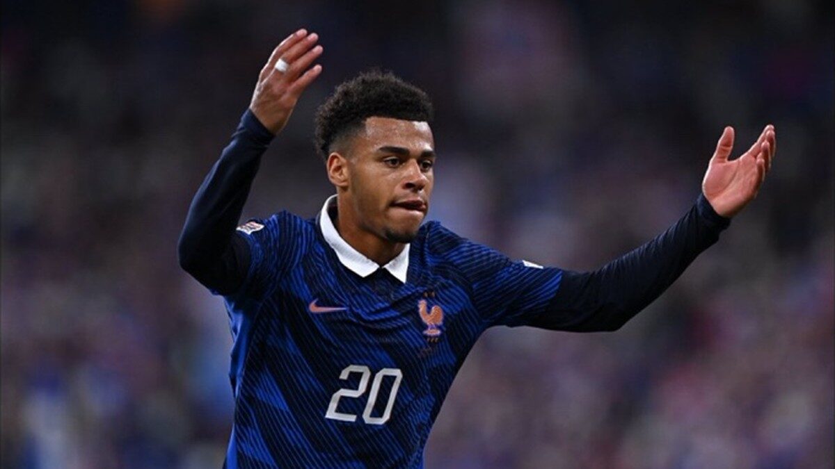 Désiré Doué sous le maillot de l’équipe de France.