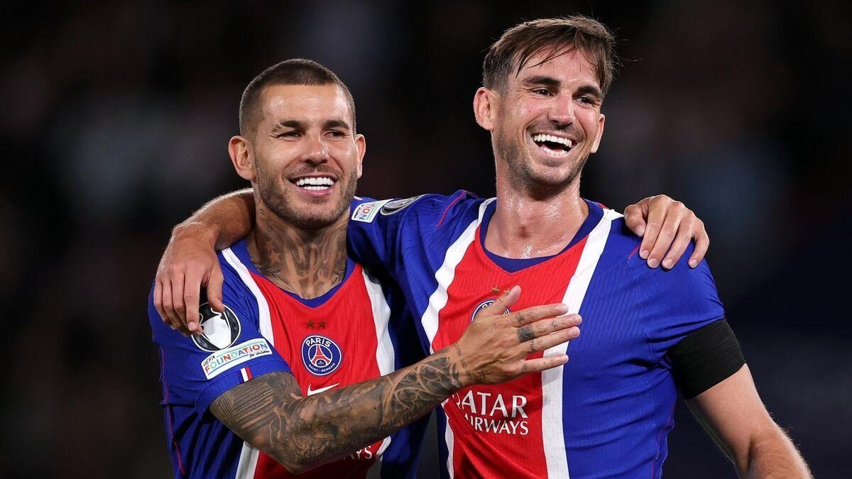 Deux joueurs du Paris Saint-Germain après un match de Ligue des champions