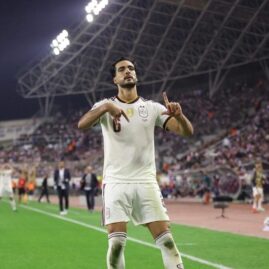 Mikel Merino célèbre un but avec l’Espagne contre la Croatie en Ligue des nations