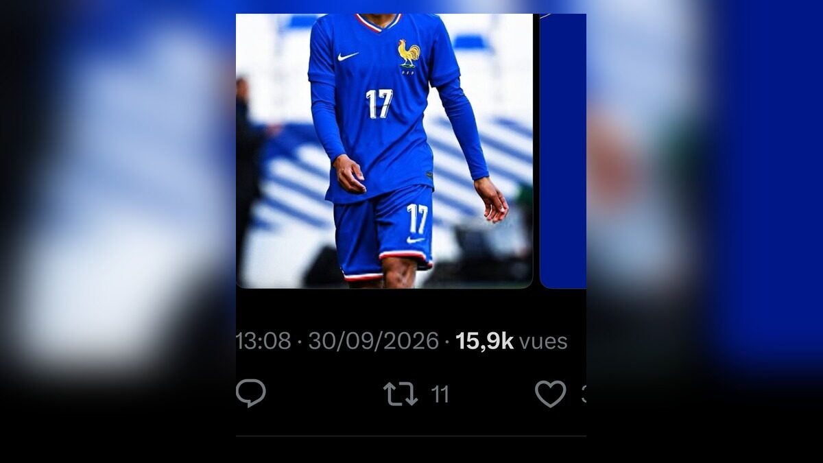 Dehmaine Tabibou avec le maillot de l’équipe de France