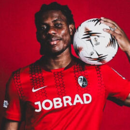 Le footballeur Cyriac Irie en maillot de Fribourg dans une photographie d’archive diffusée sur les réseaux sociaux.