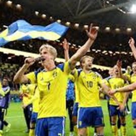 La sélection suédoise célèbre après une rencontre internationale.