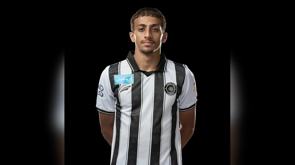 Hammam Al-Hammami pose pour une photo officielle de joueur