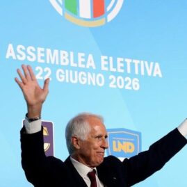 Giovanni Malagò lors de son élection à la présidence de la FIGC