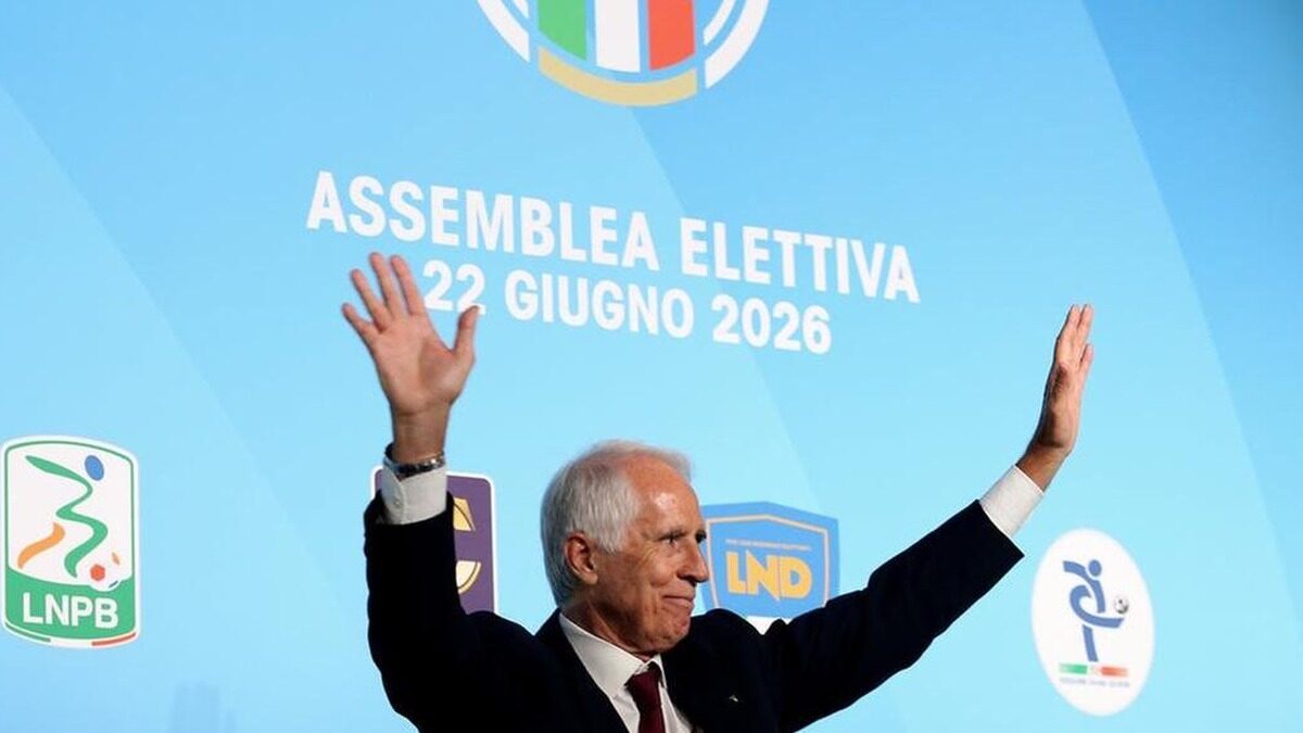 Giovanni Malagò lors de son élection à la présidence de la FIGC