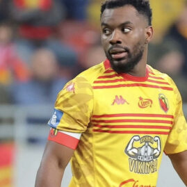 Photographie d’archive d’un joueur de football en jaune et rouge; illustration, sans lien établi avec Jagiellonia.