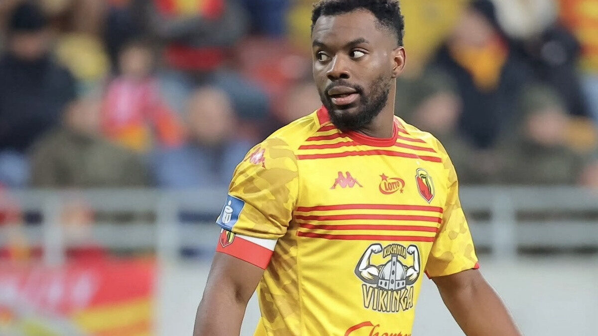 Photographie d’archive d’un joueur de football en jaune et rouge; illustration, sans lien établi avec Jagiellonia.