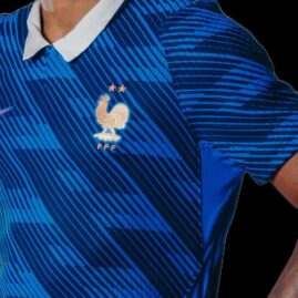 Jérémy Jacquet avec le maillot de l’équipe de France