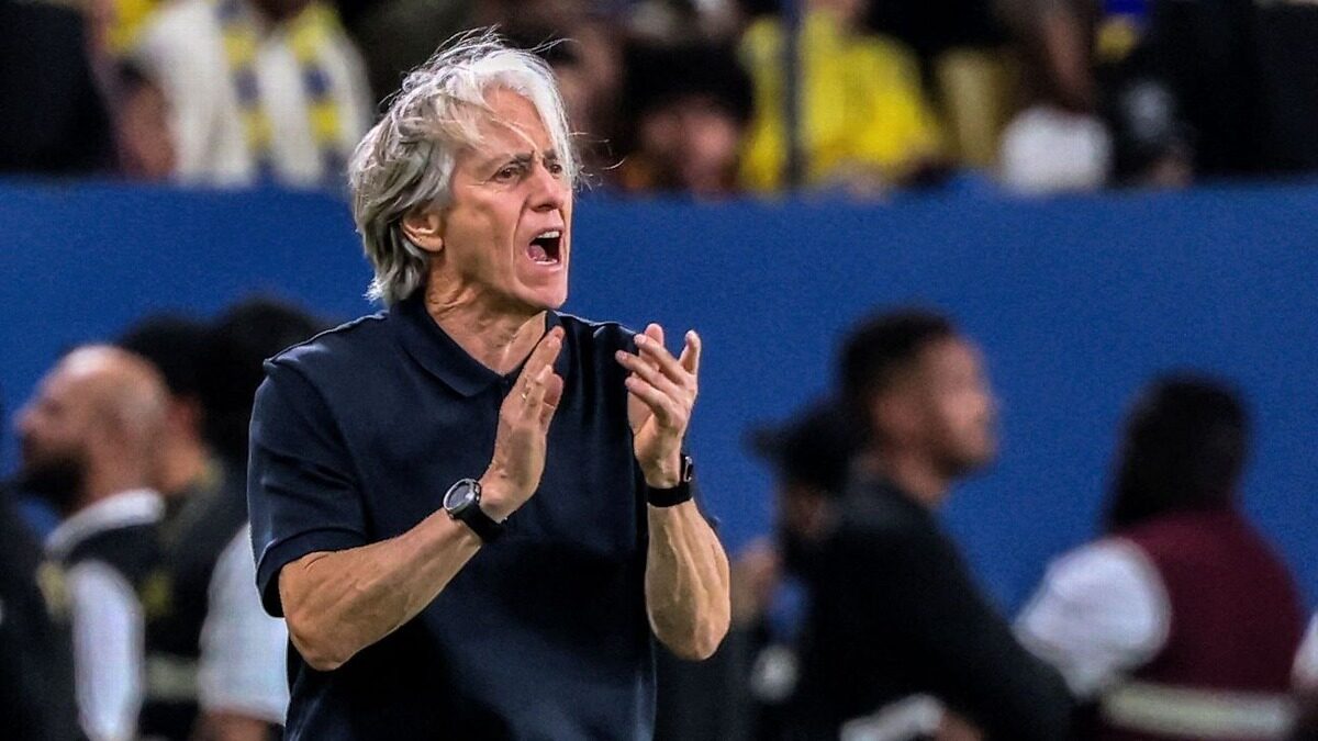 Jorge Jesus dirige le Portugal depuis le bord du terrain