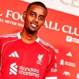 Alexander Isak portant le maillot de Liverpool, photographie d’archive du club