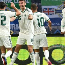 Les joueurs de l’Irlande du Nord célèbrent un but contre l’Ukraine en Ligue des nations