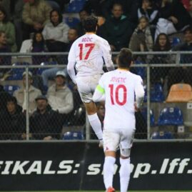 Les joueurs du Monténégro célèbrent un but contre la Lettonie en Ligue des nations