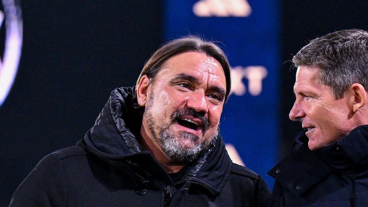 Daniel farke dans son activité d’entraîneur de leeds
