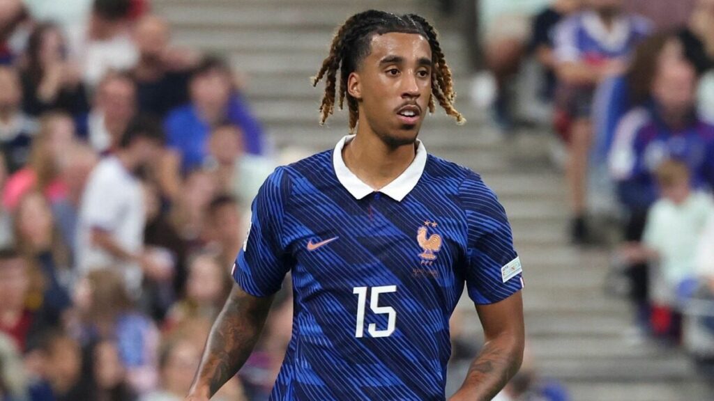 Leny Yoro obtient sa première sélection avec la France sous Zidane