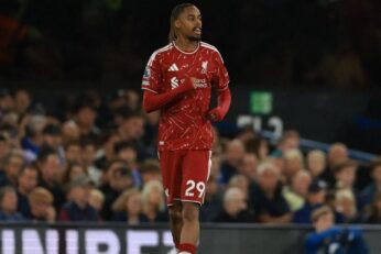 Bradley Barcola sous le maillot de Liverpool