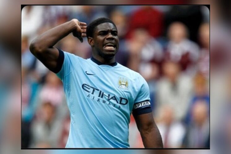 Micah Richards sous le maillot de Manchester City