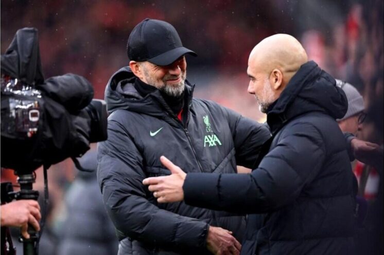 Jürgen Klopp échangeant avec Pep Guardiola
