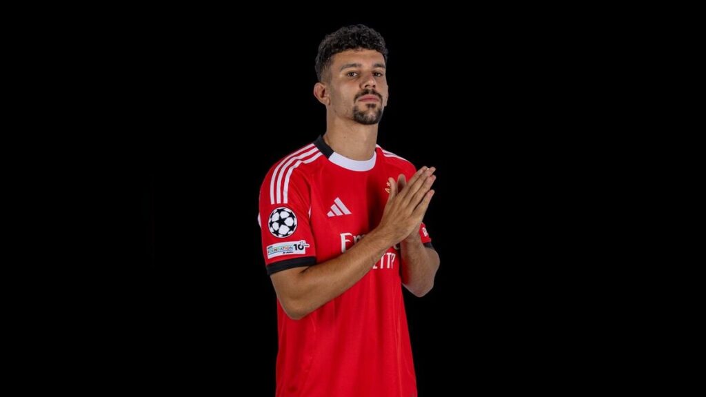 Manchester United et Chelsea suivent Tomás Araújo, aucun accord en vue