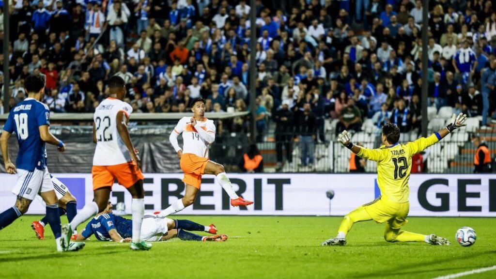 Menés 2-0, les Pays-Bas arrachent le nul en Grèce à la 89e minute